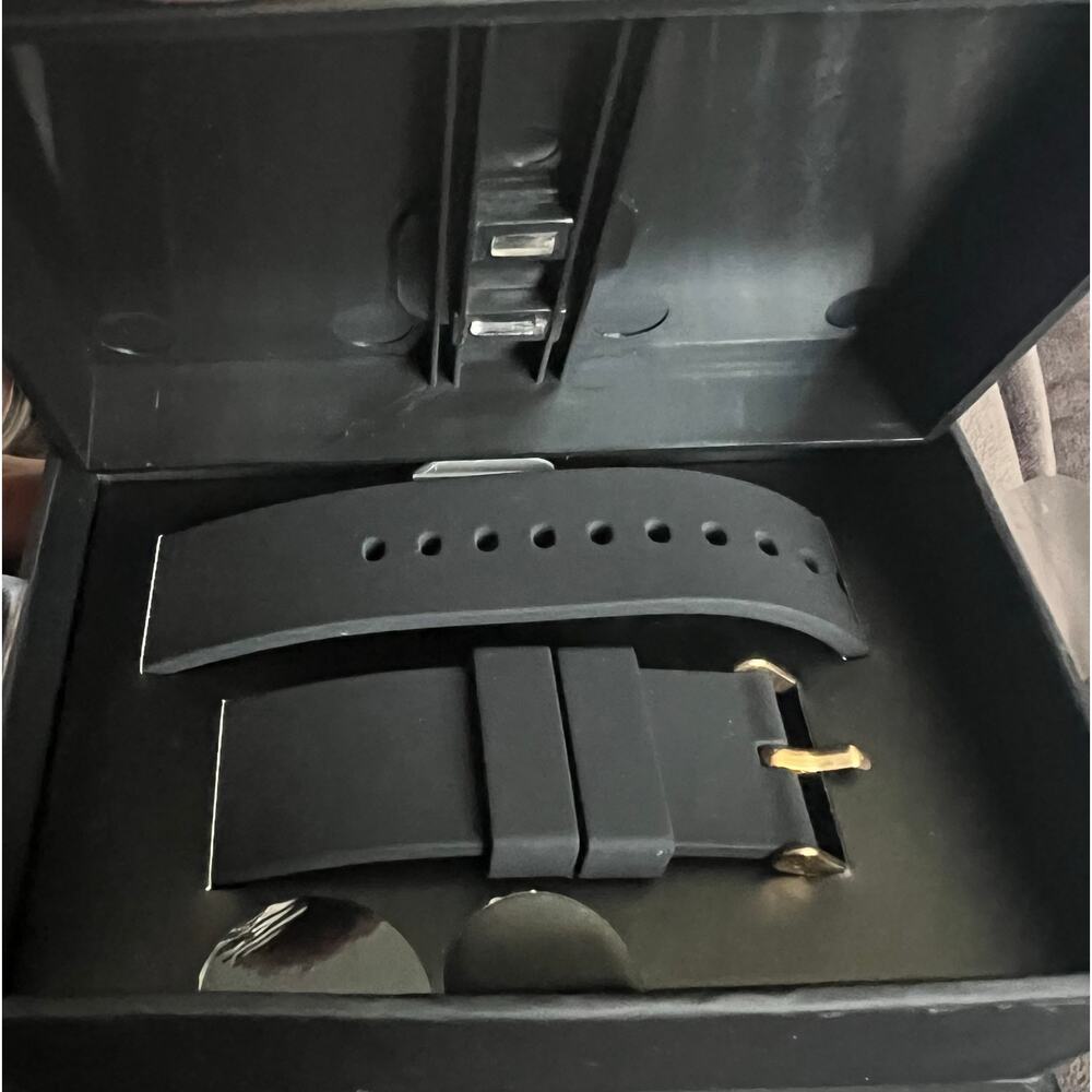 ONE61 Wonder Woman DC Smart Watch - iOS/Android Compatible - 32MB new in box - Picture 4 of 4
